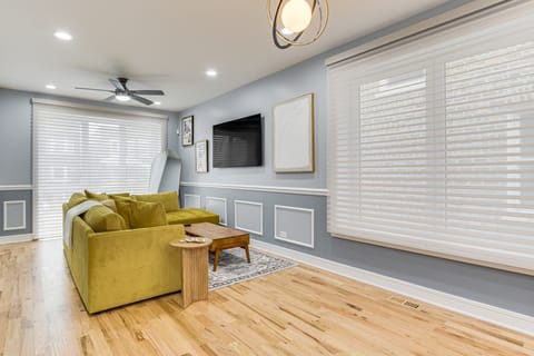 1 Mi to Garfield Park Conservatory: Modern Apt! Apartment in Chicago