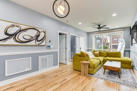 1 Mi to Garfield Park Conservatory: Modern Apt! Apartment in Chicago