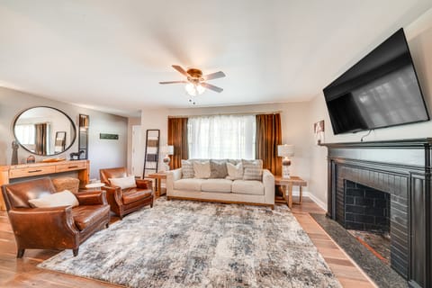 4 Mi to Churchill Downs: Updated Retreat w/ Deck! House in Jefferson County