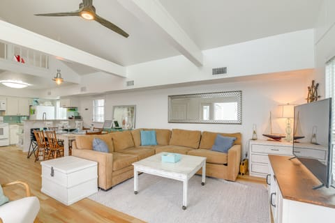 1 Block to Beach: Family Retreat in Galveston! House in Hitchcock