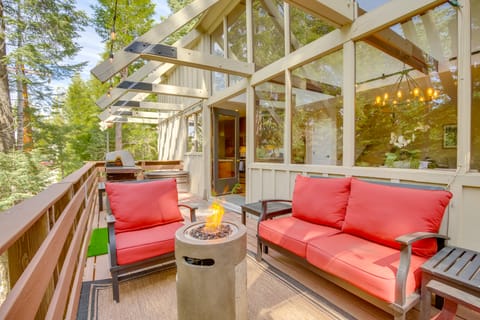 Walk to Lake Arrowhead Village: Gem w/ Lake Access House in Lake Arrowhead