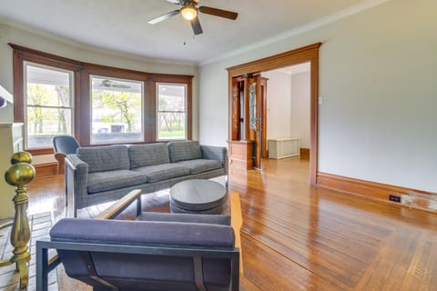 Walkable Apt: 4 Mi to Downtown Toledo! Apartment in Toledo