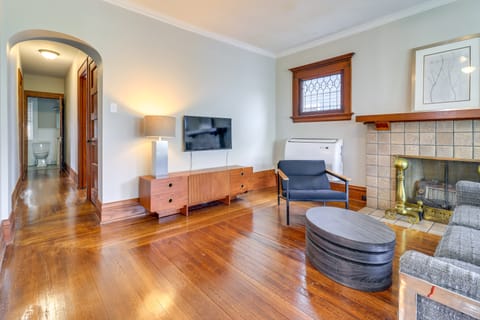 Walkable Apt: 4 Mi to Downtown Toledo! Apartment in Toledo