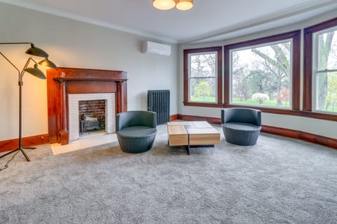 4 Mi to Downtown Toledo: Walkable Riverside Apt Apartment in Toledo