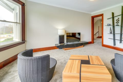 4 Mi to Downtown Toledo: Walkable Riverside Apt Apartment in Toledo