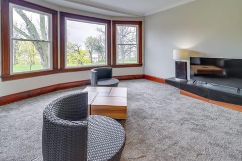 4 Mi to Downtown Toledo: Walkable Riverside Apt Apartment in Toledo