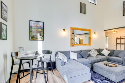 Hot Tub: Family Retreat 22 Mi to Mt Bachelor! House in Sunriver