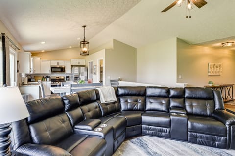 Deck & Outdoor Dining: Family Getaway in Dry Ridge House in Ohio