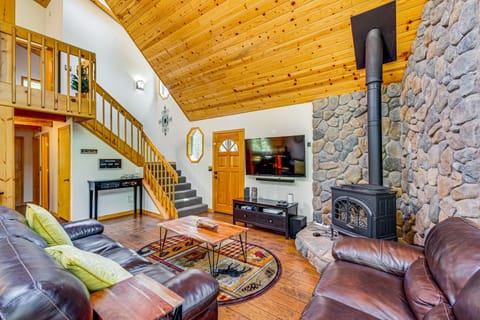 Game Room: 'Blue Lake Mountain Retreat' in Arnold House in Arnold