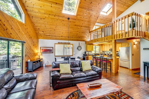 Game Room: 'Blue Lake Mountain Retreat' in Arnold House in Arnold