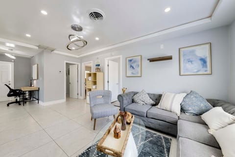 Unique 2 House Rental: 3 Mi to Beach & Boardwalk House in Hollywood