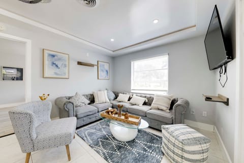 Unique 2 House Rental: 3 Mi to Beach & Boardwalk House in Hollywood