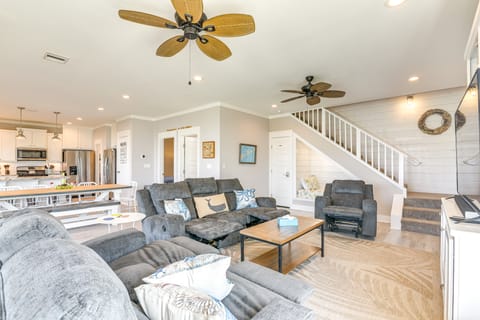 Walk to Coast: Crystal Beach Gem w/ Deck & Views House in Bolivar Peninsula