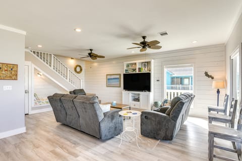 Walk to Coast: Crystal Beach Gem w/ Deck & Views House in Bolivar Peninsula