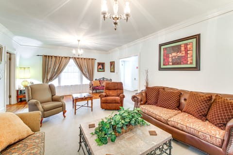 Spacious Home Half-Mi to Oaklawn: WFH Friendly! House in Hot Springs