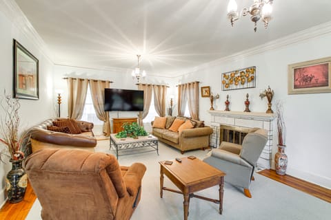 Spacious Home Half-Mi to Oaklawn: WFH Friendly! House in Hot Springs