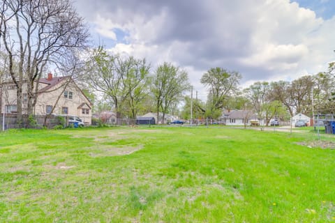 7 Mi to Downtown: Cozy West Toledo Apt w/ Yard Apartment in Toledo