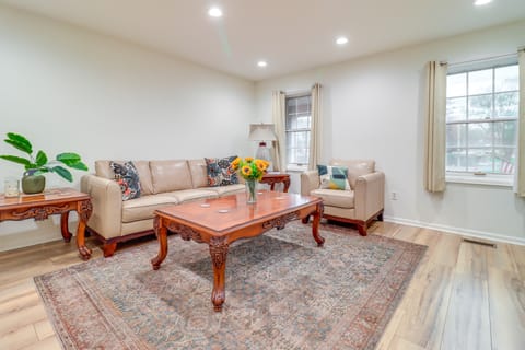 Near Parks + Restaurants: Updated Toledo Apt! Apartment in Toledo