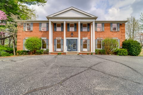 Sight See & Explore! Apt 7 Mi to Dtwn Toledo Apartment in Toledo