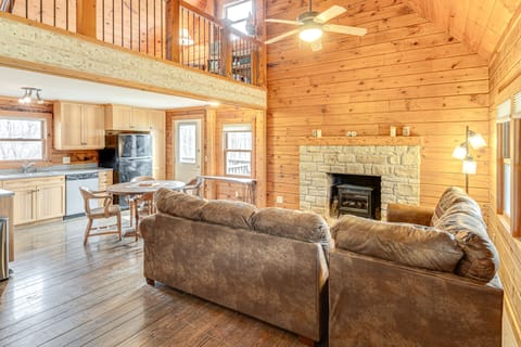 8 Mi to IU: Cabin w/ Reading Nook, Fire Pit & Yard House in Indiana