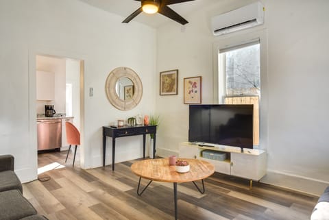 Near UNM & ABQ BioPark: East Dtwn Studio Apartment in Albuquerque