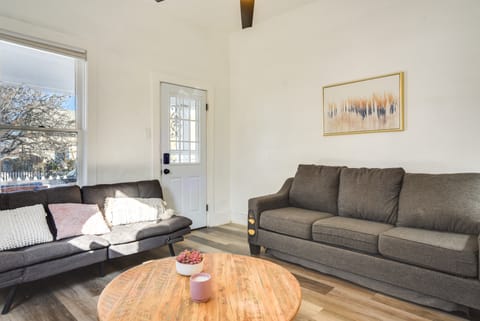 Near UNM & ABQ BioPark: East Dtwn Studio Apartment in Albuquerque