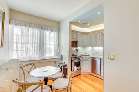 Historic French Consulate! Cap Hill Area, Walkable House in Capitol Hill