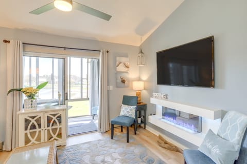 Boat Slip & Pool Access: Oak Harbor Haven! Apartment in Lake Erie