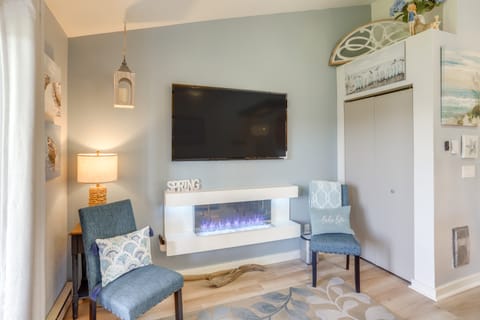 Boat Slip & Pool Access: Oak Harbor Haven! Apartment in Lake Erie