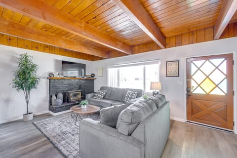 2 Mi to Trails: Modern Mountain Condo in Big Bear Apartment in Big Bear