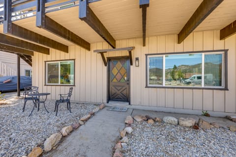 2 Mi to Trails: Modern Mountain Condo in Big Bear Apartment in Big Bear