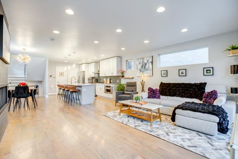 1 Mi to Dtwn Denver: Sleek Duplex w/ Rooftop Deck! Apartment in Denver