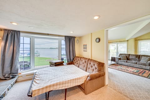 Scenic Views: Spacious Webster Lake House! House in Indiana