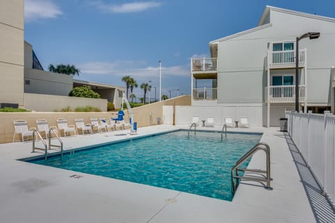 Walk to Orange Beach: Family Condo w/ Patio Apartment in Orange Beach