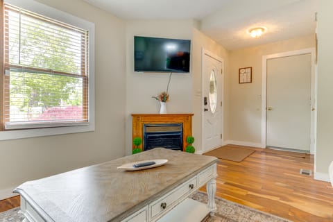 14 Mi to Dtwn Indy: Family Gem w/ Yard Apartment in Greenwood