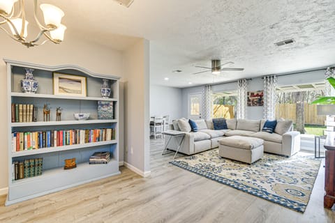 6 Mi to Clear Lake: Family Home w/ Patio & Yard House in League City