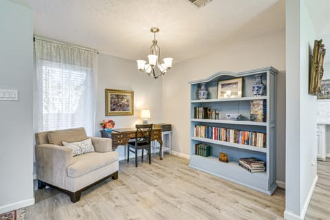 6 Mi to Clear Lake: Family Home w/ Patio & Yard House in League City