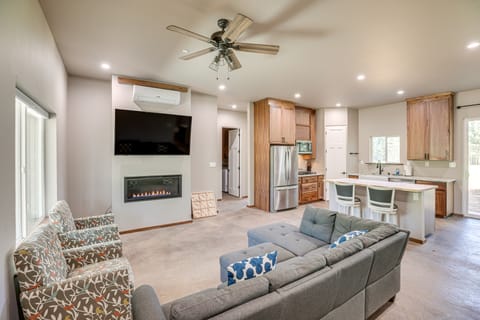 2 Mi to Lake Almanor: Home w/ Golf Course Views! House in Lake Almanor