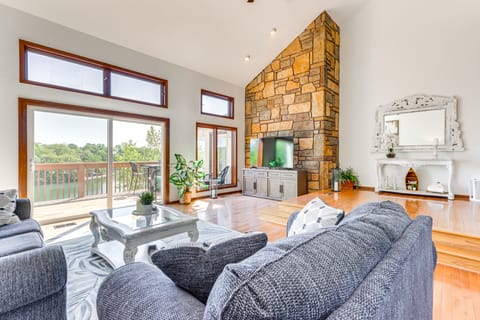 Swim & Boat Docks: Lakefront Gem in Bella Vista! House in Bella Vista