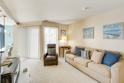 1 Mi to Ferry: Port Clinton Condo w/ Beach View! Apartment in Port Clinton