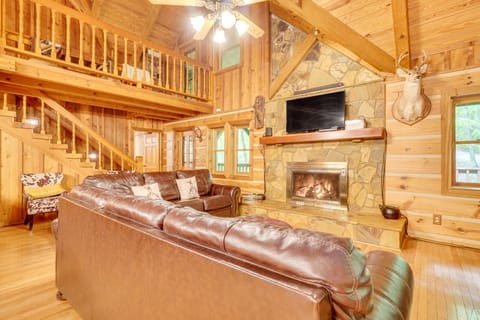 2 Mi to GSMNP: Peaceful & Scenic Cabin w/ Deck House in Sevier County