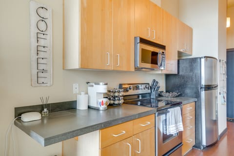 1 Mi to Dtwn Seattle: Condo w/ Garage Parking Apartment in Lake Union