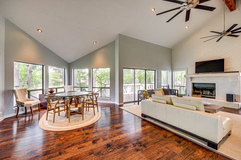 Waterfront Seguin Lake House Near Downtown House in Seguin