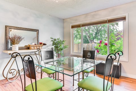 6 Mi to Downtown Vancouver: Peaceful Home w/ Deck House in Vancouver