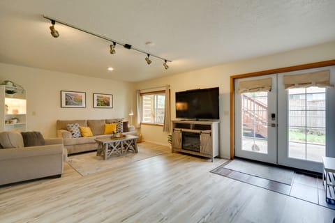 Private Patio: Portland Pad Near Parks! Apartment in Lake Oswego