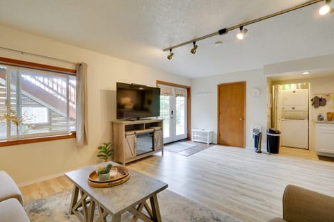 Private Patio: Portland Pad Near Parks! Apartment in Lake Oswego