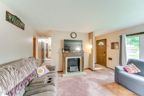 8 Mi to Cleveland: Family Home w/ Fenced Backyard! House in Brooklyn