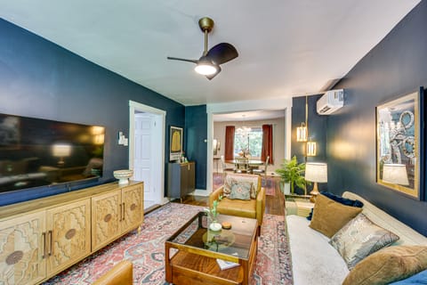 Easy Access to Pittsburgh: Urban Retreat w/ Deck House in Pittsburgh