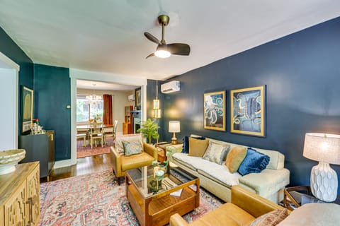 Easy Access to Pittsburgh: Urban Retreat w/ Deck House in Pittsburgh