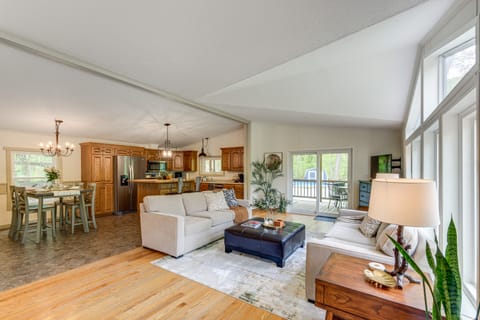 Walk to River: Loudonville Retreat w/ Hot Tub! House in Ohio